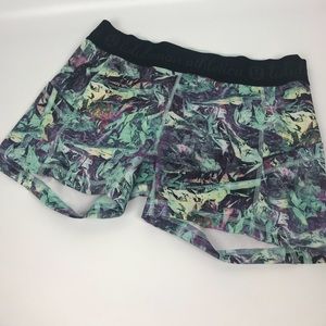 Lululemon Iridescent Green Geometric Shorts Sz 10